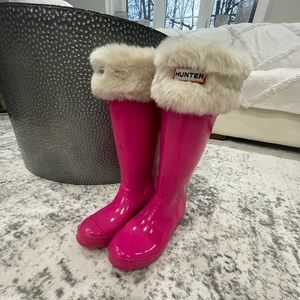 Hunter pink gloss tall rain boots with sock inserts